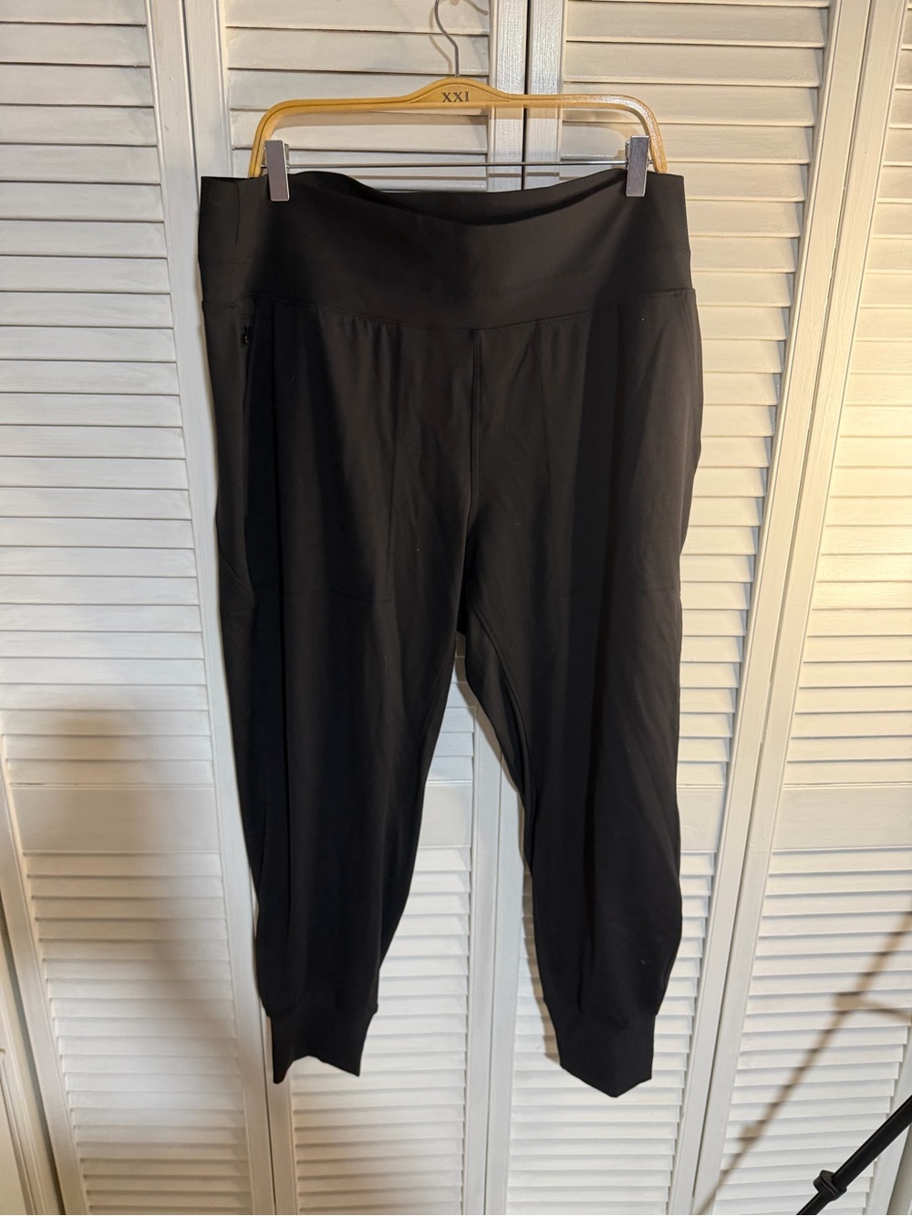 Athleta Black Cropped Active Jogger Pants
